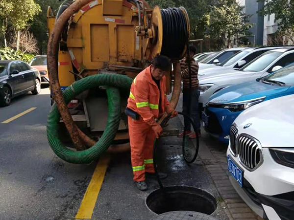 张港镇排污管道清淤